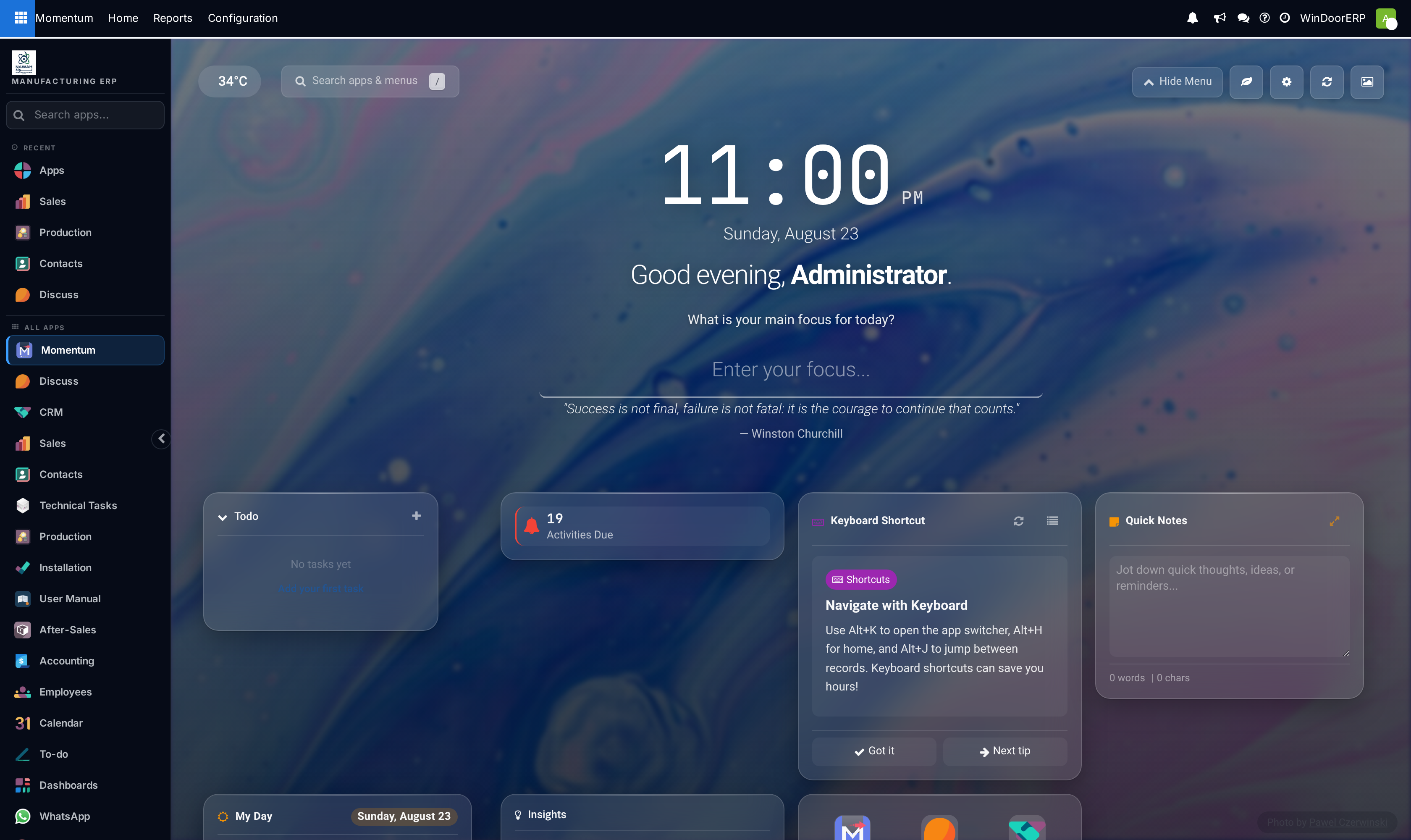 Momentum home productivity dashboard with widgets, dynamic wallpaper, and daily quotes