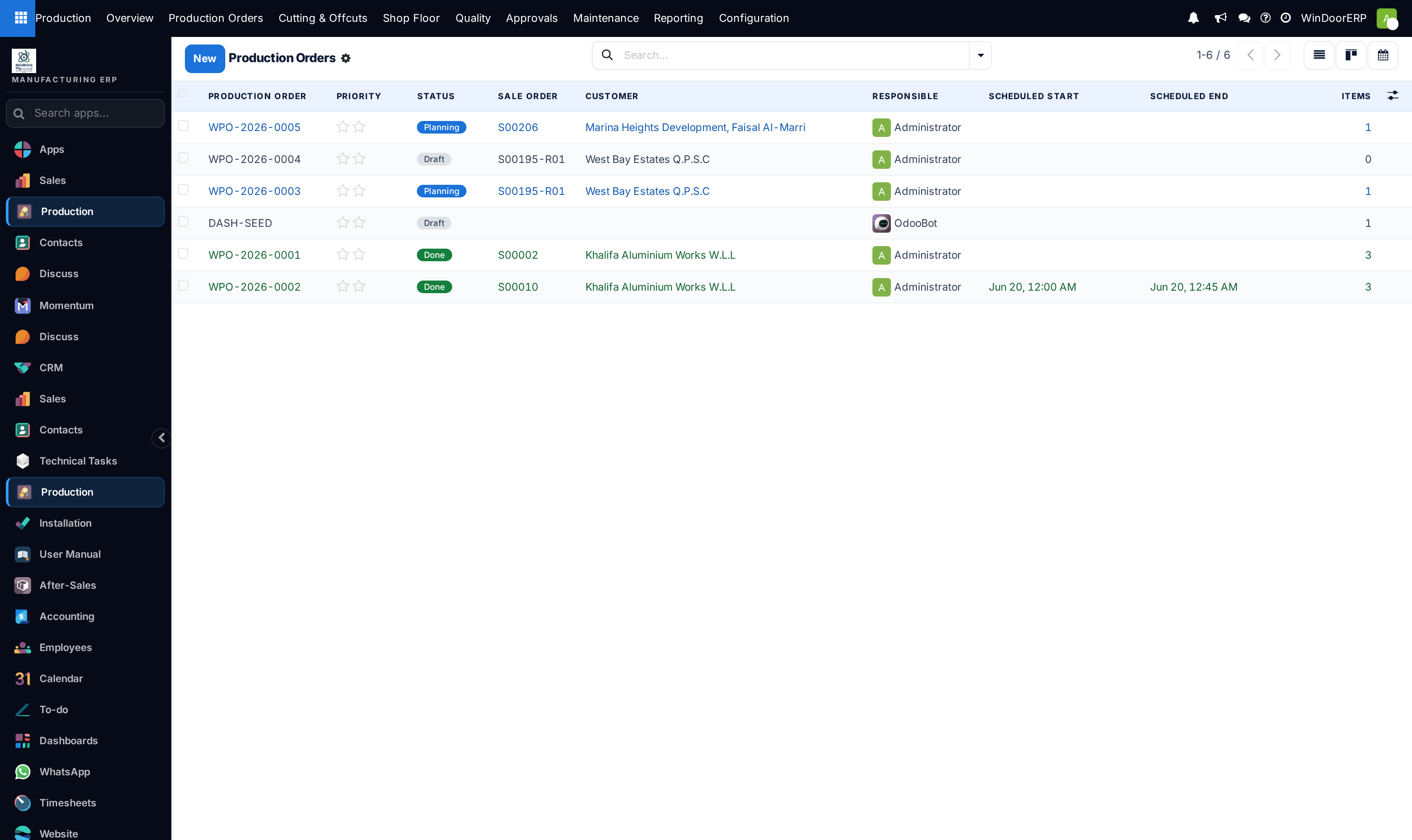 Manufacturing orders list view showing order status, products, and scheduled dates